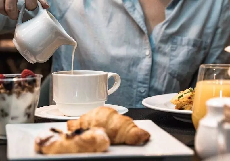 One King West Hotel And Residence