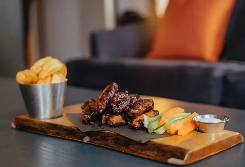 One King West Hotel And Residence