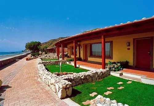 Отель Trevi Village