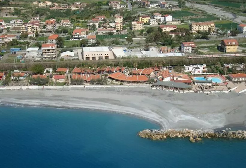 Отель Trevi Village