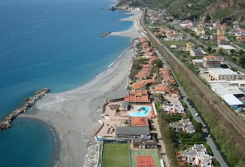 Отель Trevi Village