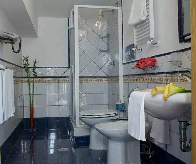 Отель Trevi Village