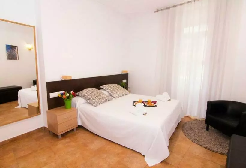 Living Valencia Apartments   Merced