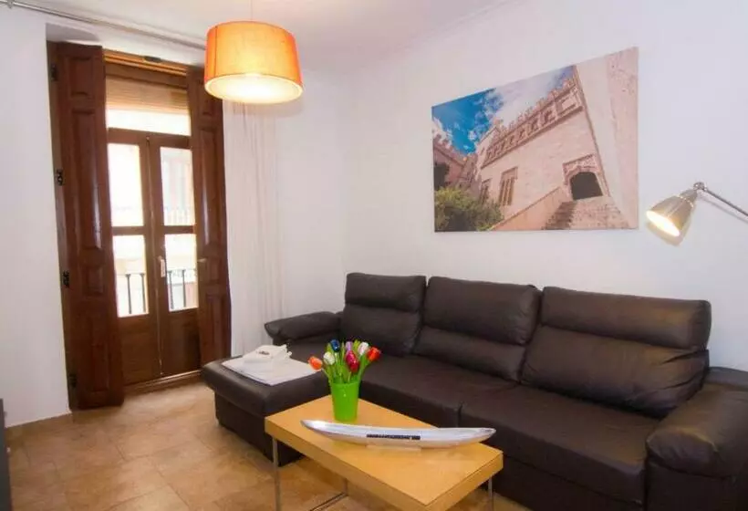 Living Valencia Apartments   Merced