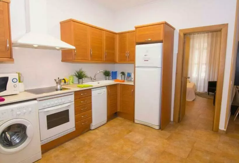 Living Valencia Apartments   Merced