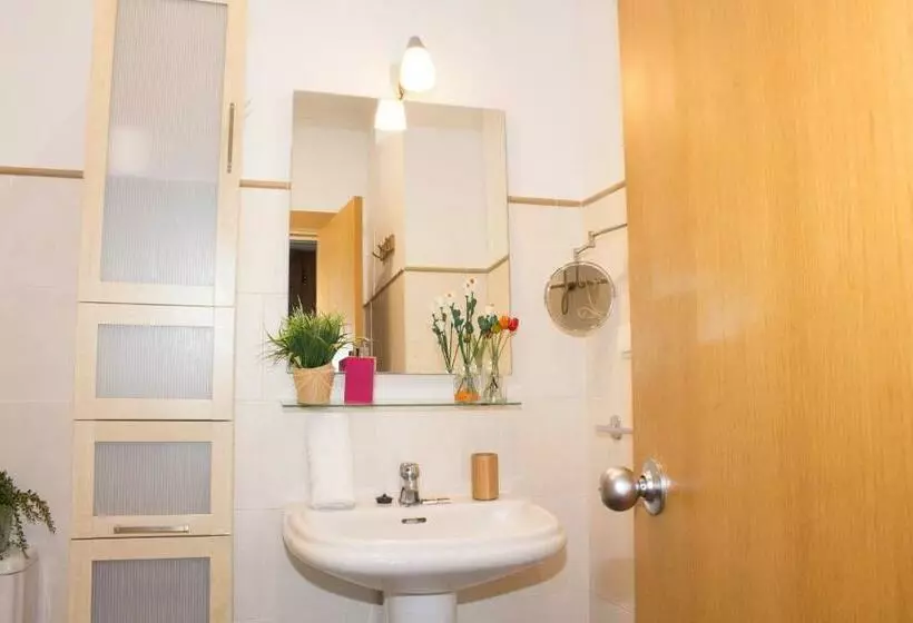 Living Valencia Apartments   Merced