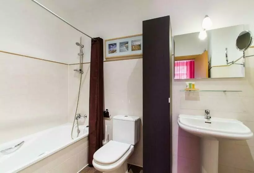 Living Valencia Apartments   Merced