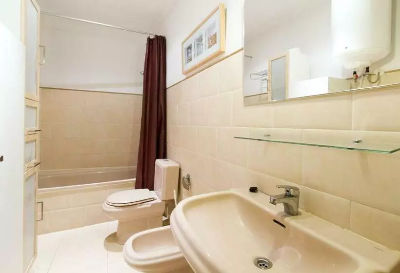 Living Valencia Apartments   Merced