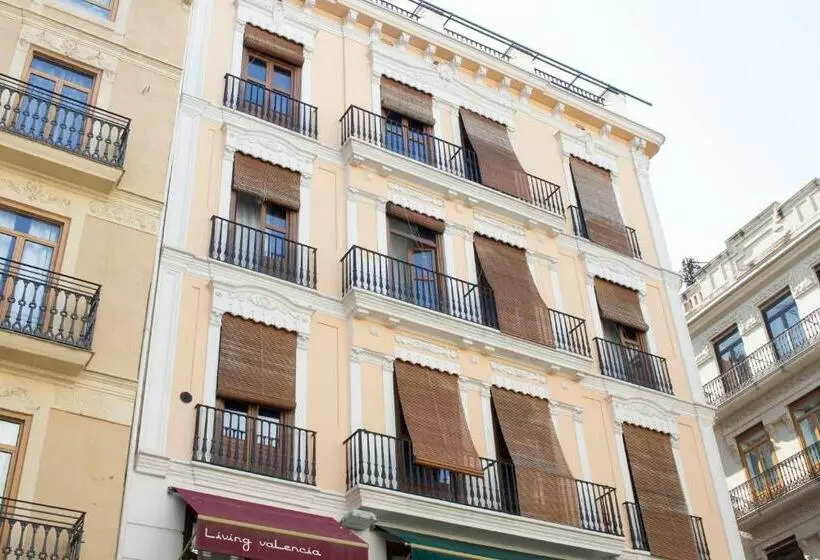 Living Valencia Apartments   Merced