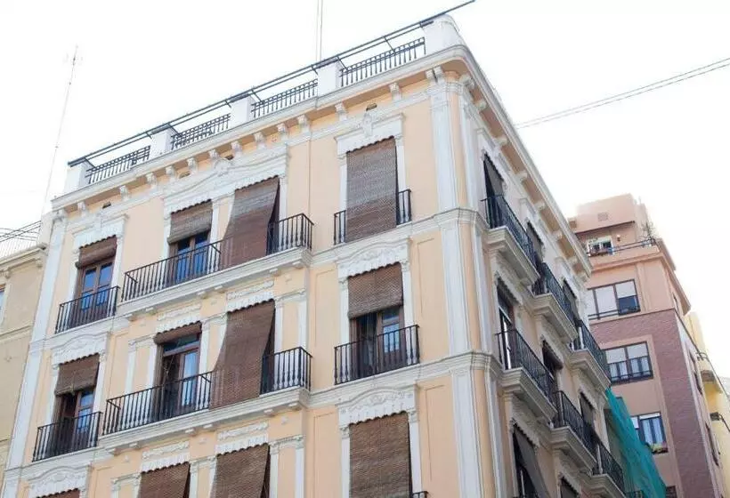 Living Valencia Apartments   Merced