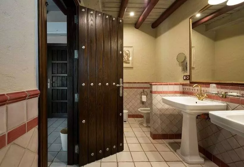 هتل روستایی Hotel La Malvasia