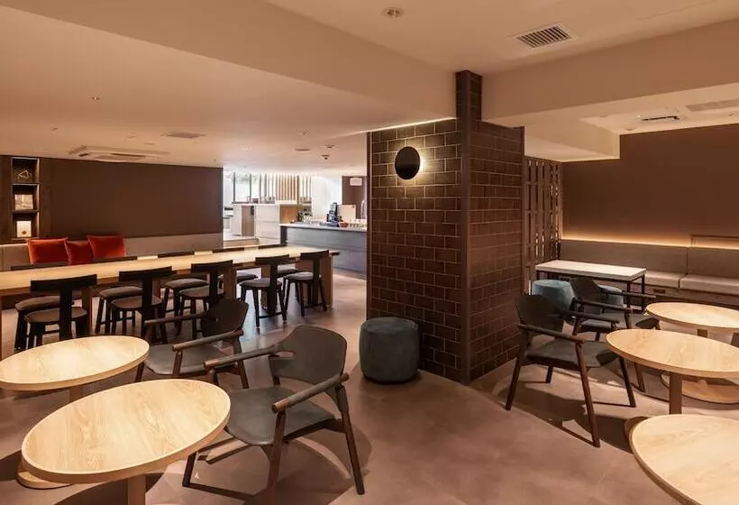 בית מלון כפרי The B Akasaka