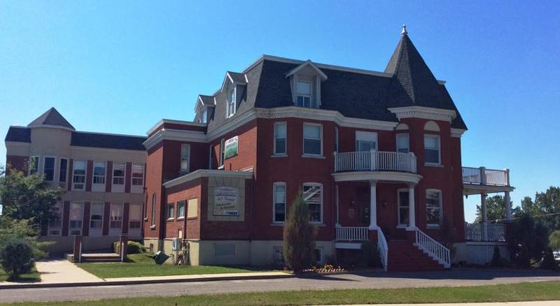 Отель Auberge Montebello