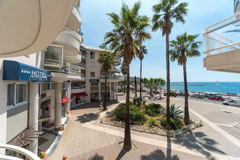 Отель Mercure Saint Raphael Centre Plage