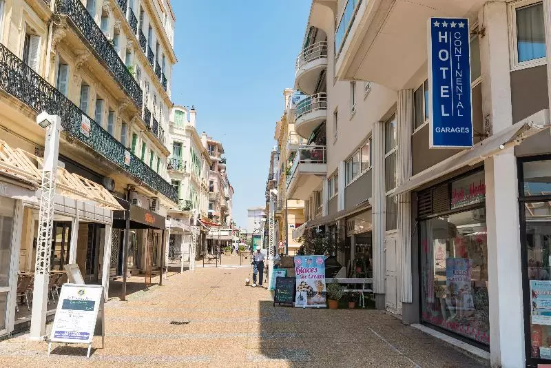 Отель Mercure Saint Raphael Centre Plage