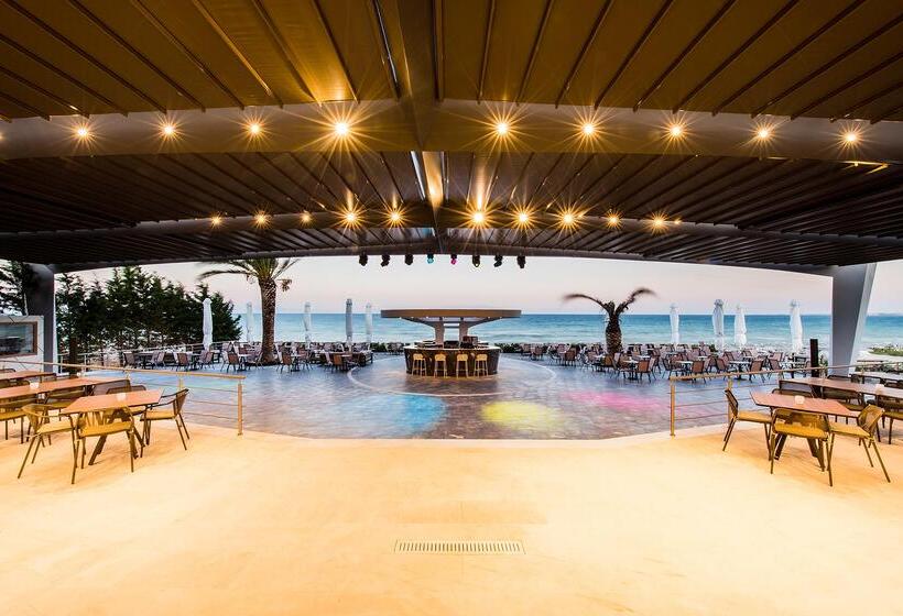 בית מלון כפרי Potidea Palace