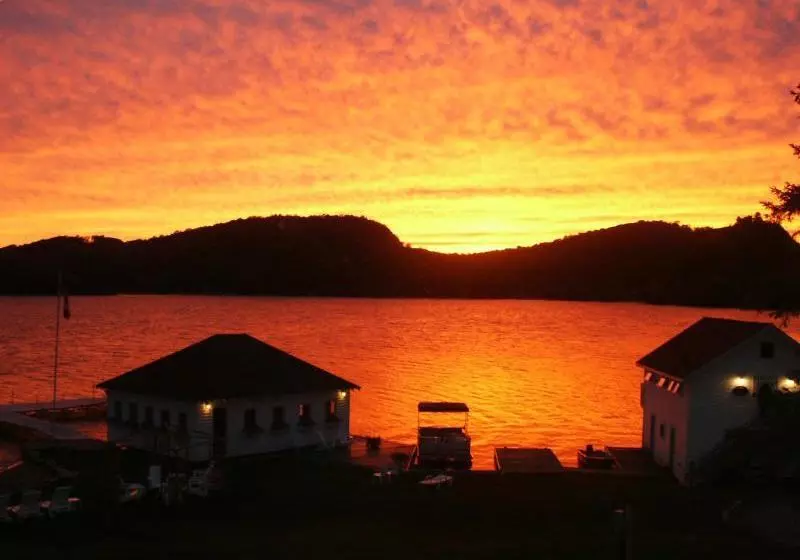 酒店 Pow Wow Point Lodge