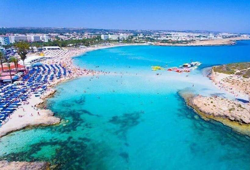 هتل Silver Sands Beach