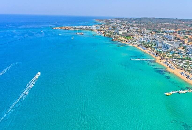 هتل Silver Sands Beach