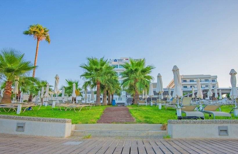 هتل Silver Sands Beach