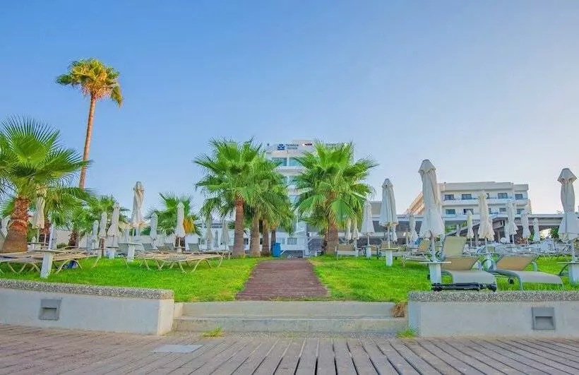 בית מלון כפרי Silver Sands Beach