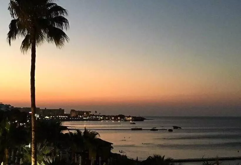 בית מלון כפרי Silver Sands Beach