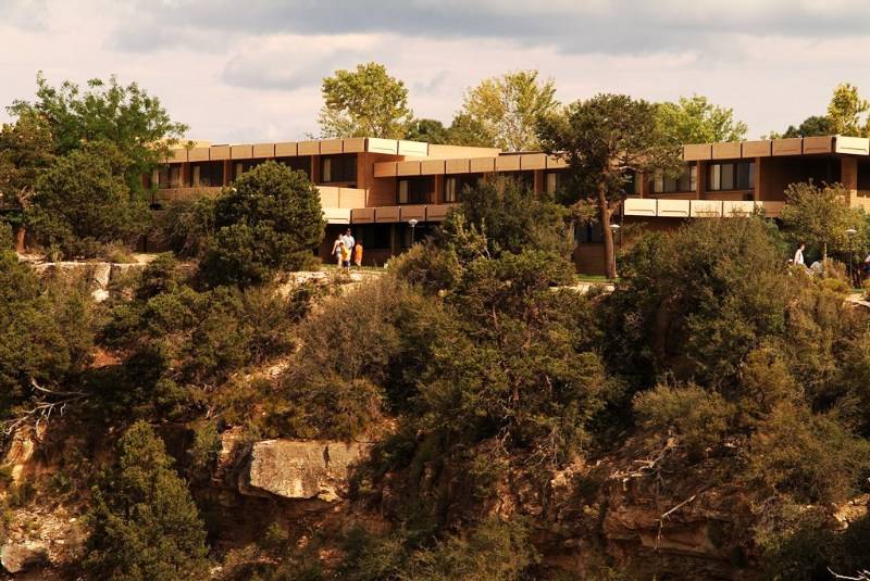 בית מלון כפרי Thunderbird Lodge   Inside The Park