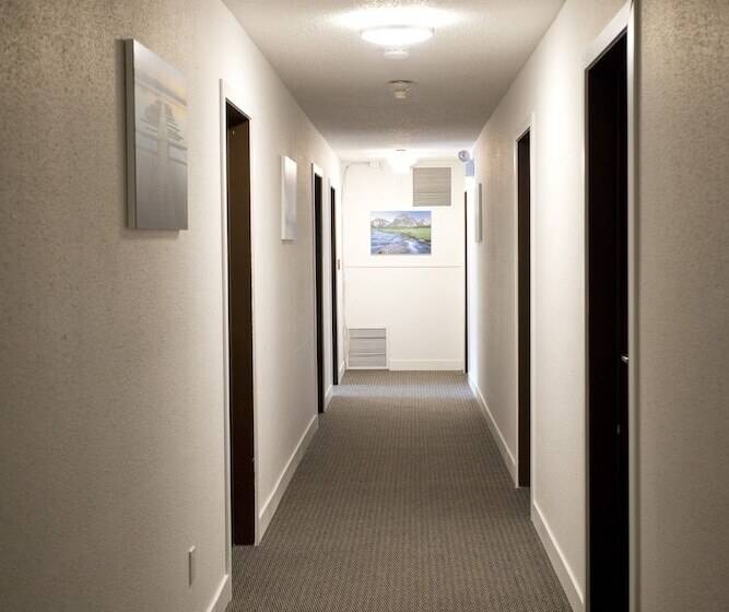 בית מלון כפרי Valemount Vacation Inn