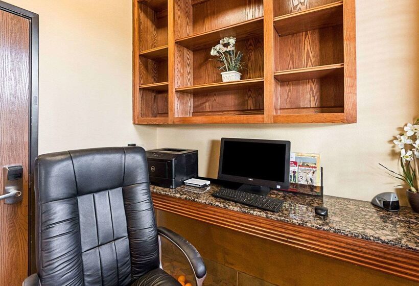 ホテル Comfort Suites At Plaza Mall