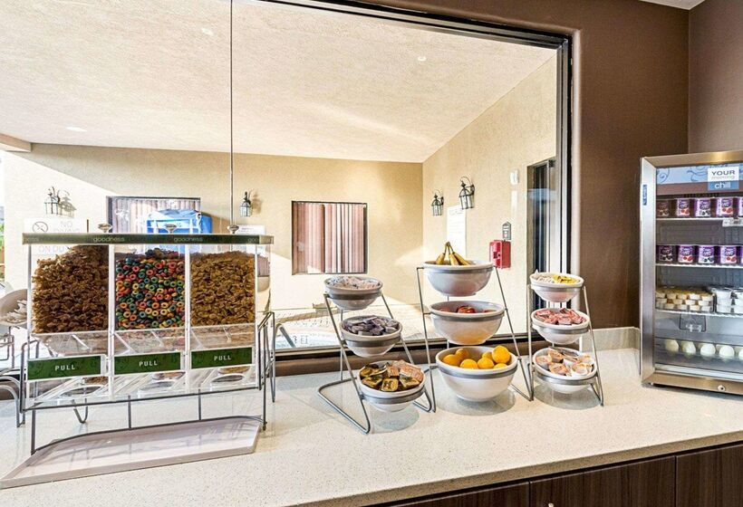 ホテル Comfort Suites At Plaza Mall