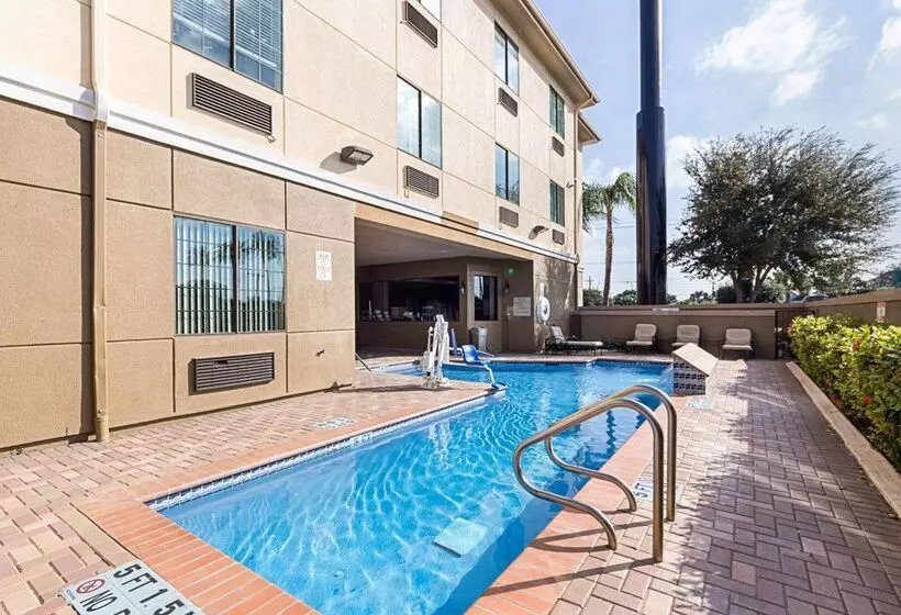 酒店 Comfort Suites At Plaza Mall