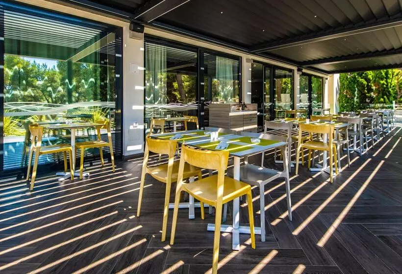 Отель Park Plaza Arena Pula