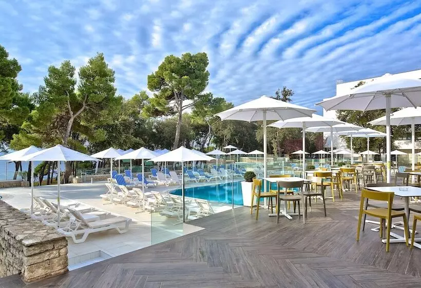 Отель Park Plaza Arena Pula