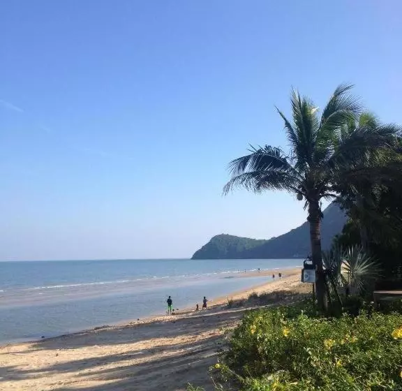 Отель Purimuntra Resort & Spa