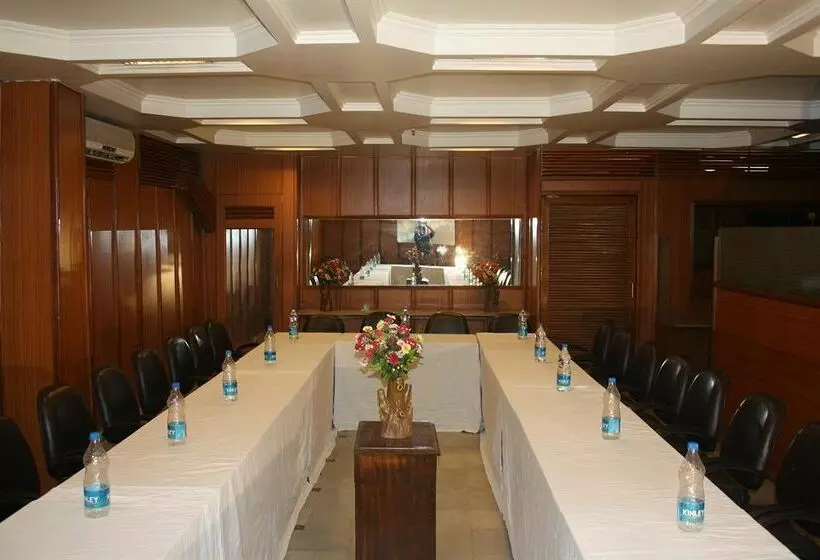ホテル Rahul Palace By Golden Tree