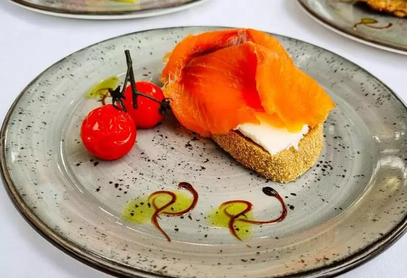 Хостел L Host Boutique Rooms