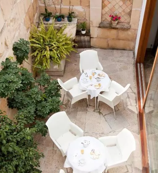 Хостел L Host Boutique Rooms