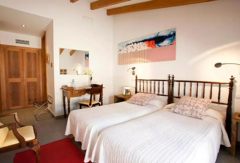 Хостел L Host Boutique Rooms