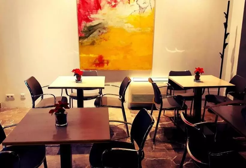 Хостел L Host Boutique Rooms