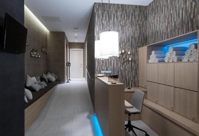 Отель Catalonia Ramblas 4* Sup