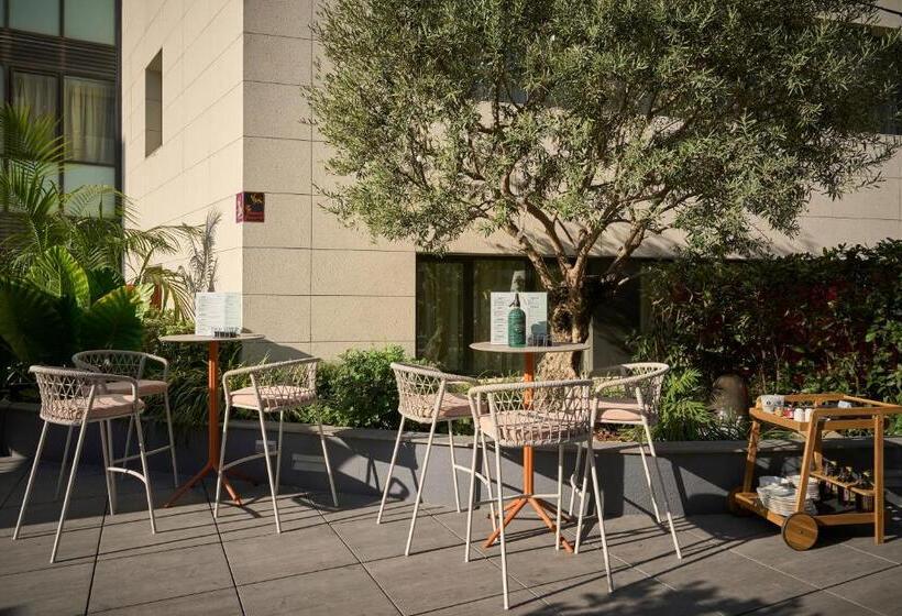 Отель Catalonia Ramblas 4* Sup