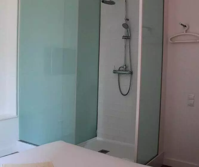 هتل Chic & Basic Tallers Hostal