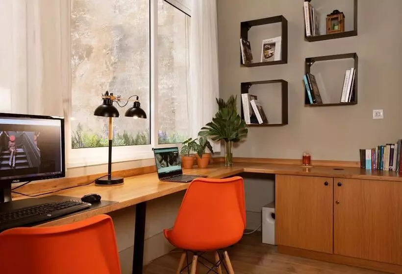 هتل Chic & Basic Tallers Hostal