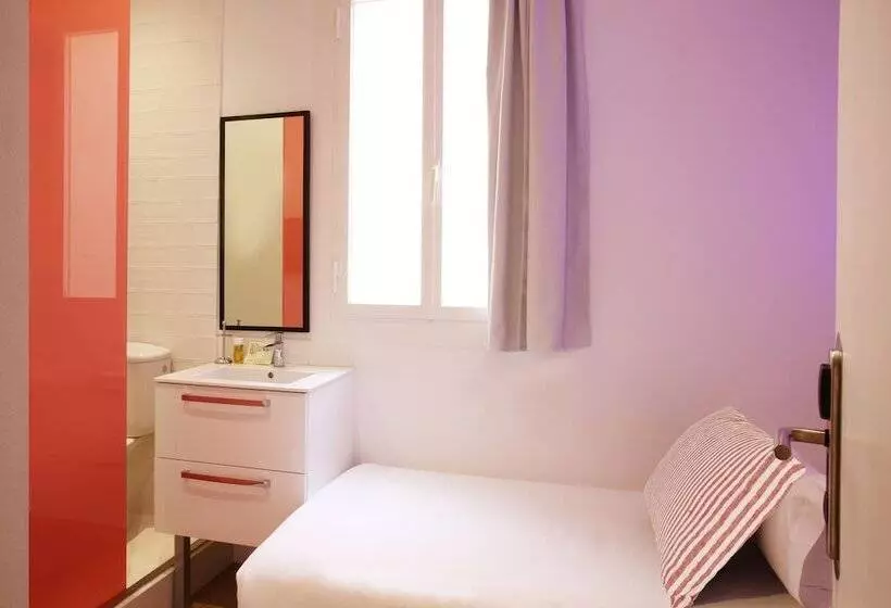 هتل Chic & Basic Tallers Hostal