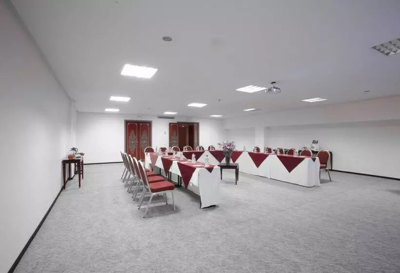 هتل Grand Mogador Menara & Spa