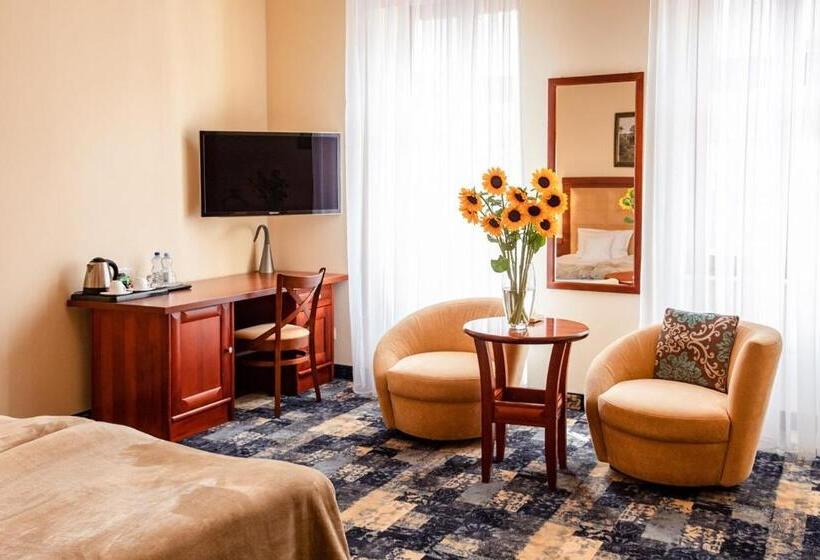 هتل Hubertus Rzeszów