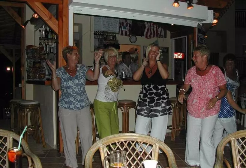 Sunshine Studios & Apartments