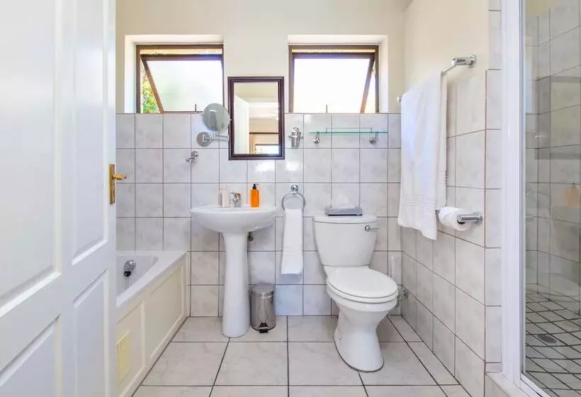 Отель Amber Guest Lodge