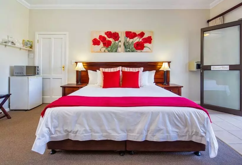 Отель Amber Guest Lodge