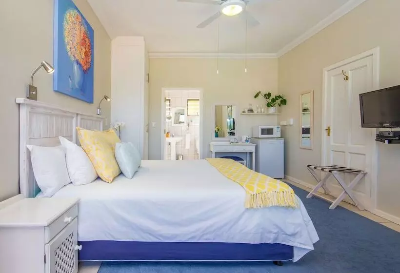 Отель Amber Guest Lodge